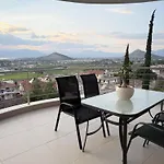 Ag Rodon, Seaview Aría
