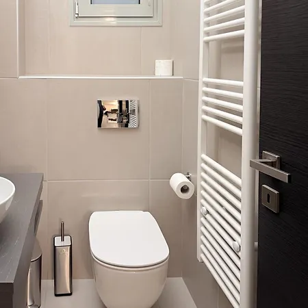 Ag Rodon, Seaview Apartment *
