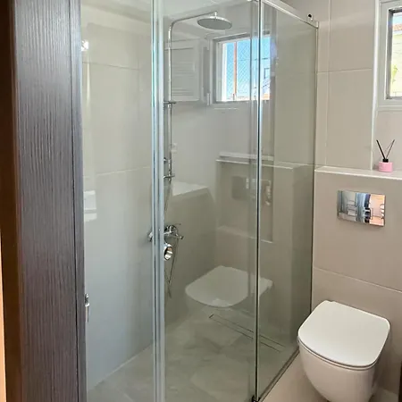Ag Rodon, Seaview Aría